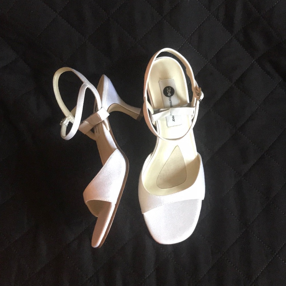 White crepe formal sandal